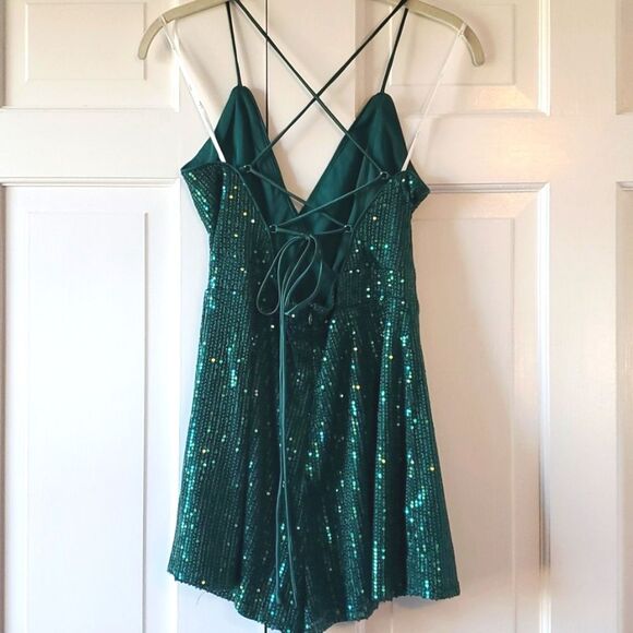 LULUS GREEN SEQUIN ROMPER HOLIDAY FESTIVE SEXY OPEN BACK SURPLICE SIZE MEDIUM - Picture 5 of 13